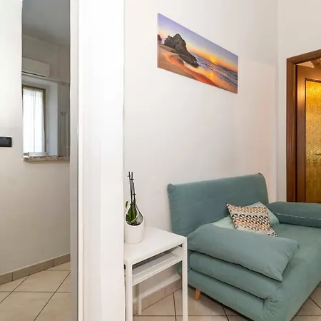 Dora Modern & Functional Flat Apartment